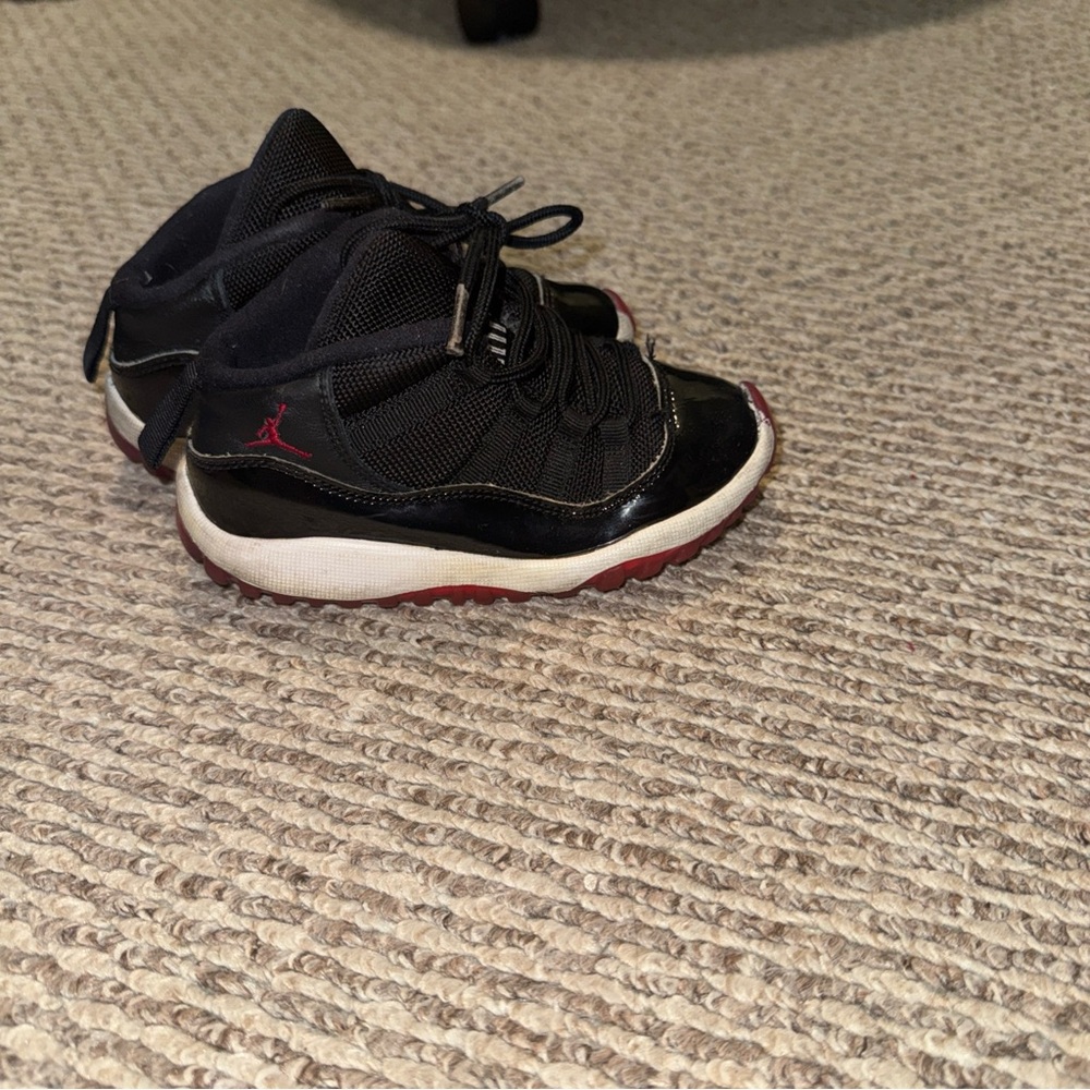 Jordan 11 Retro Low Bred size 9c